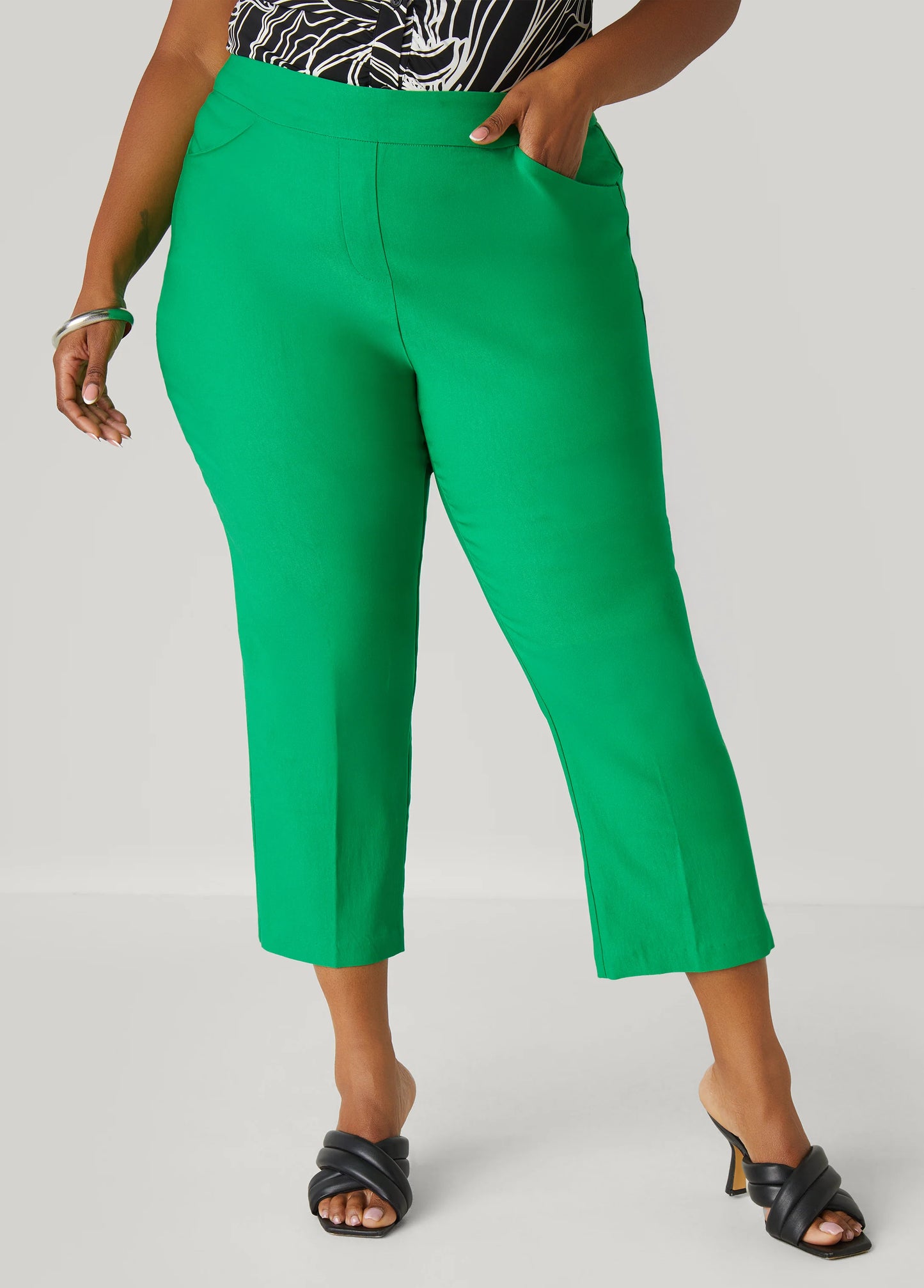 Mid Rise Pull On Capris