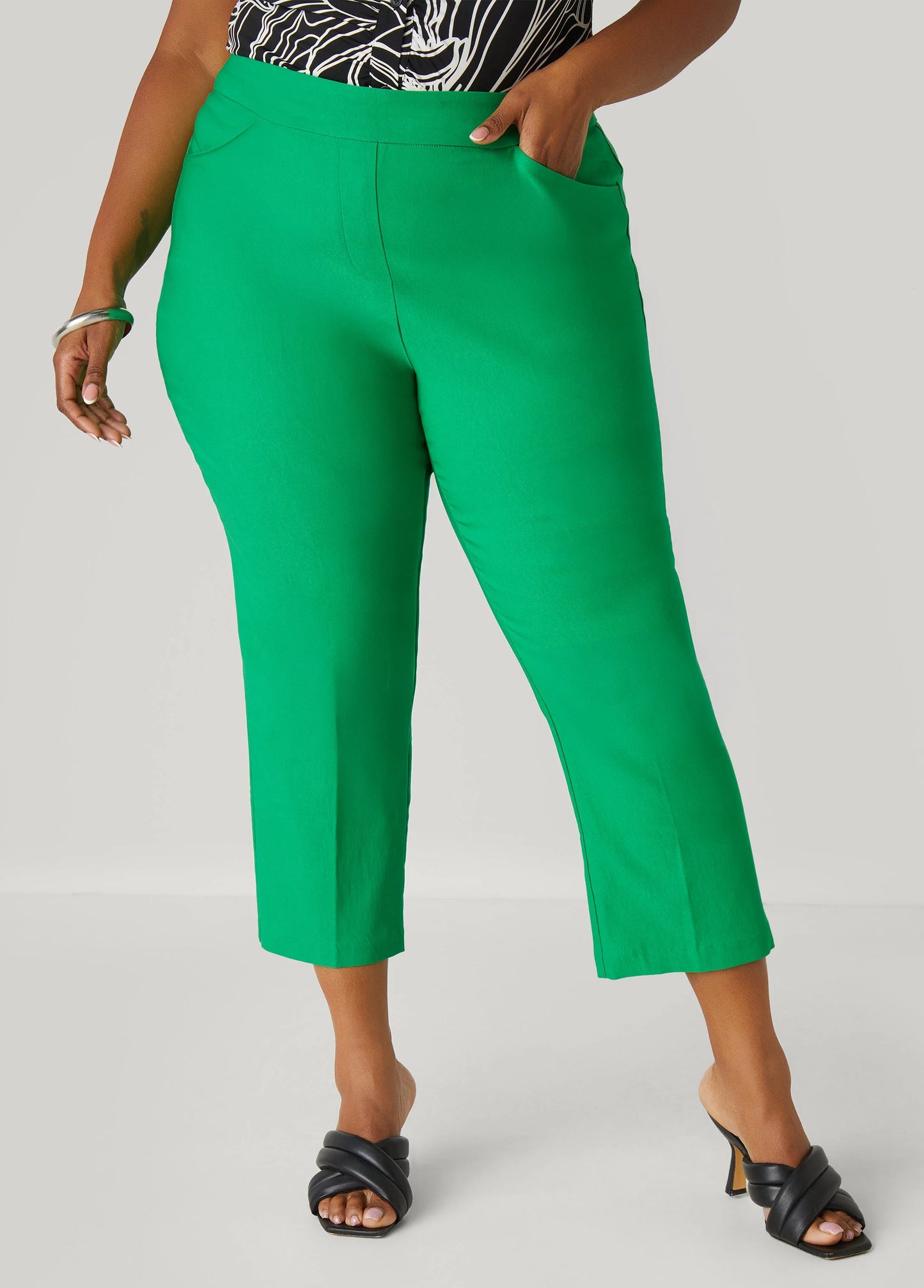 Mid Rise Pull On Capris